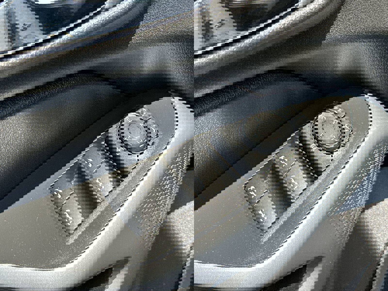 Used 2025 Chevrolet Trax RS w/ Driver Confidence Package image 15