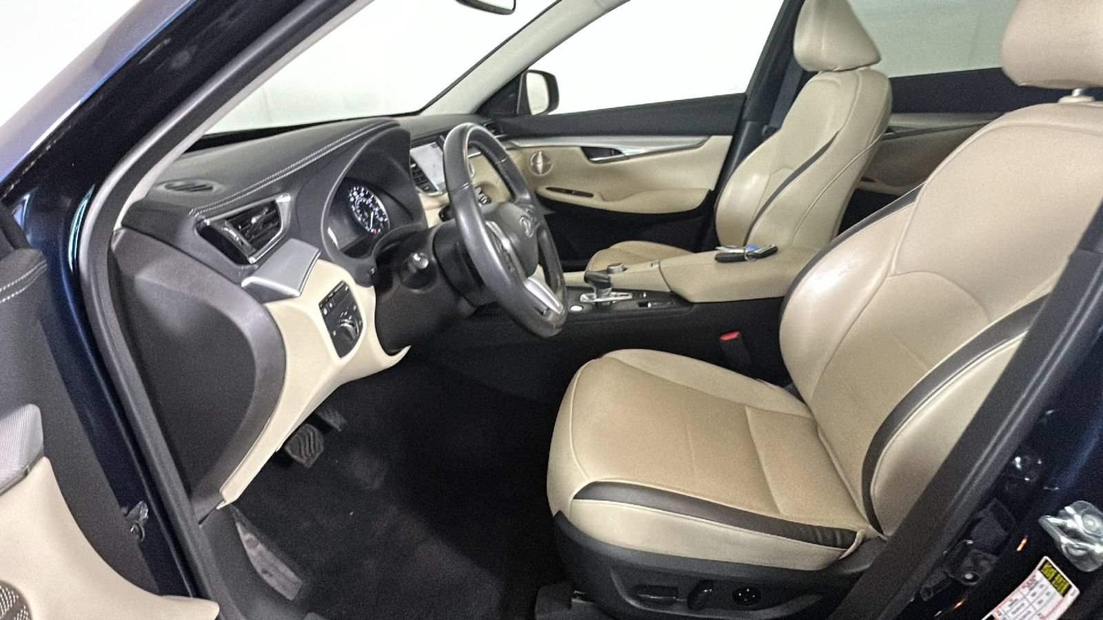 Used 2022 INFINITI QX50 Essential AWD/4WD image 12