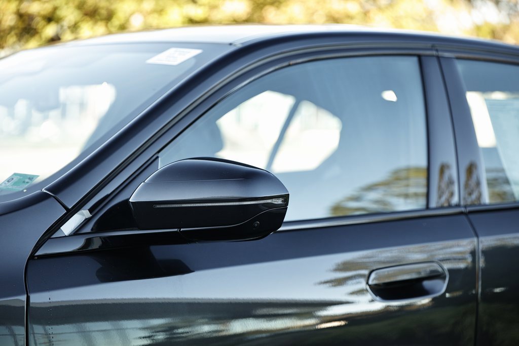 New 2026 BMW 550e xDrive w/ Premium Package image 11