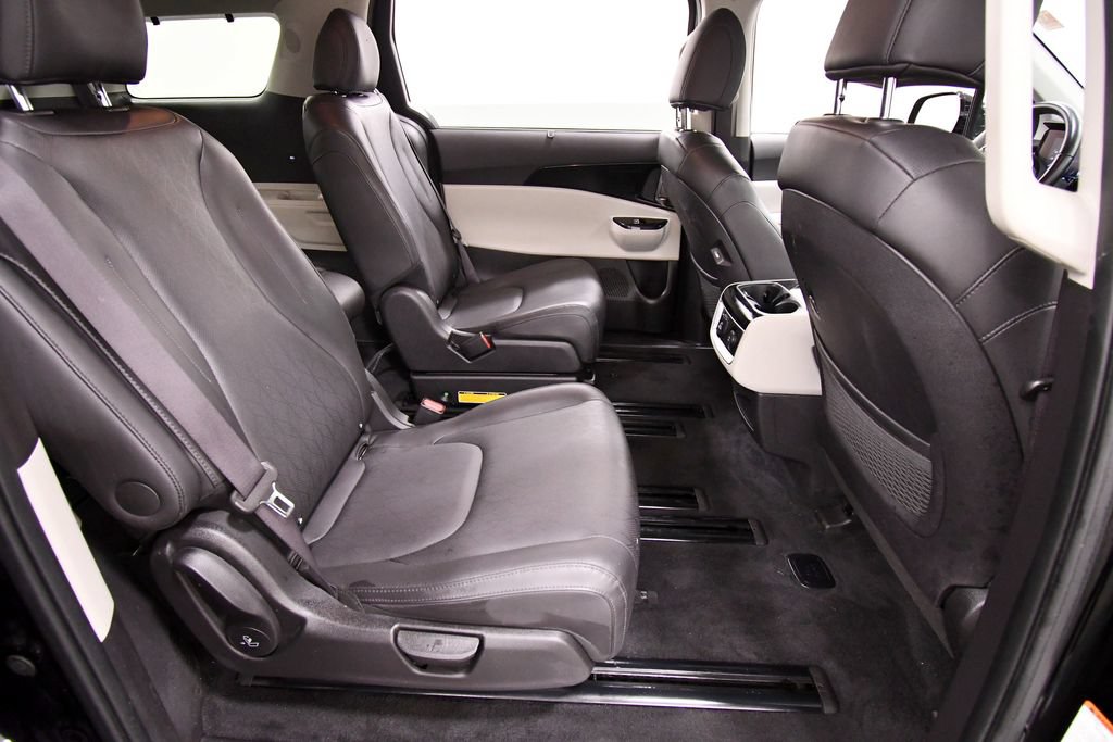 Certified 2023 Kia Carnival SX FWD image 18