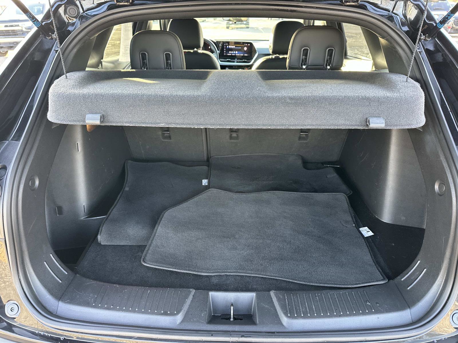 Certified 2024 Chevrolet Trax RS w/ Driver Confidence Package image 9