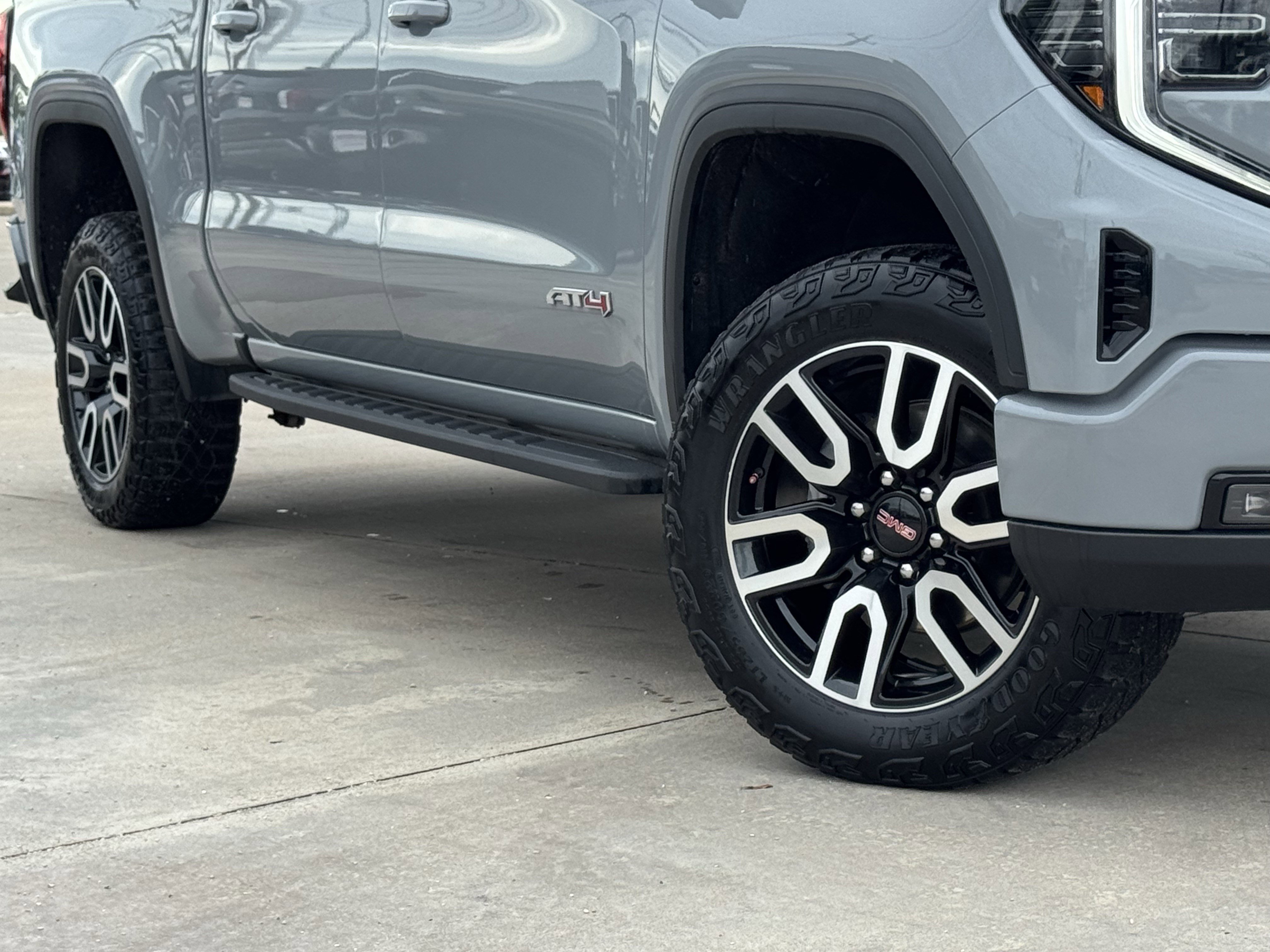 Used 2024 GMC Sierra 1500 AT4 w/ Technology Package AWD/4WD image 12