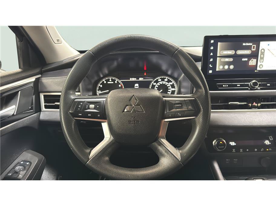 Used 2025 Mitsubishi Outlander ES FWD image 34