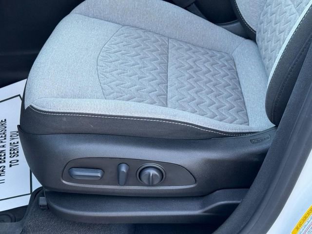 Used 2022 Chevrolet Equinox LT w/ Driver Convenience Package image 23