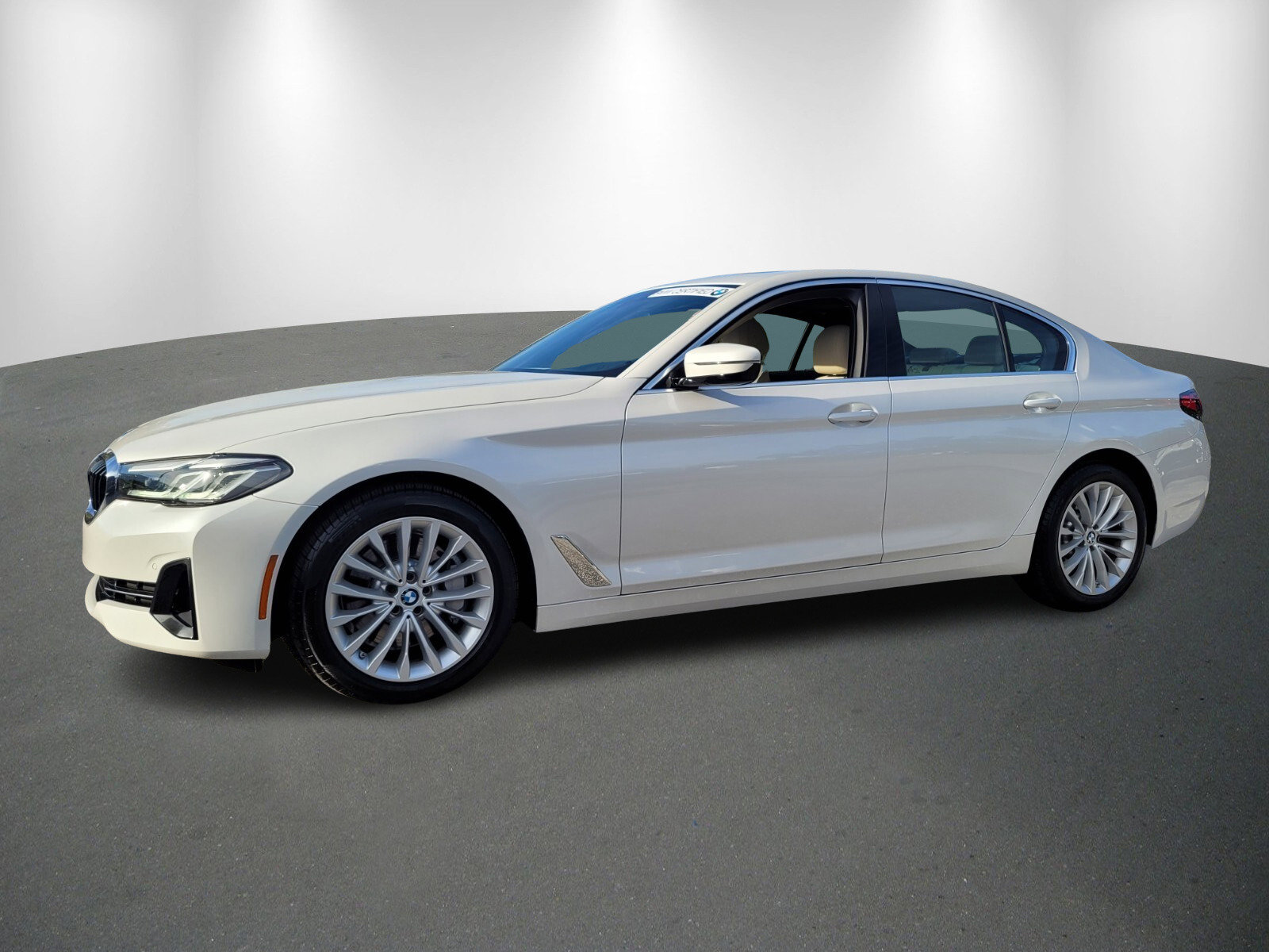 Used 2023 BMW 530i w/ Premium Package image 3
