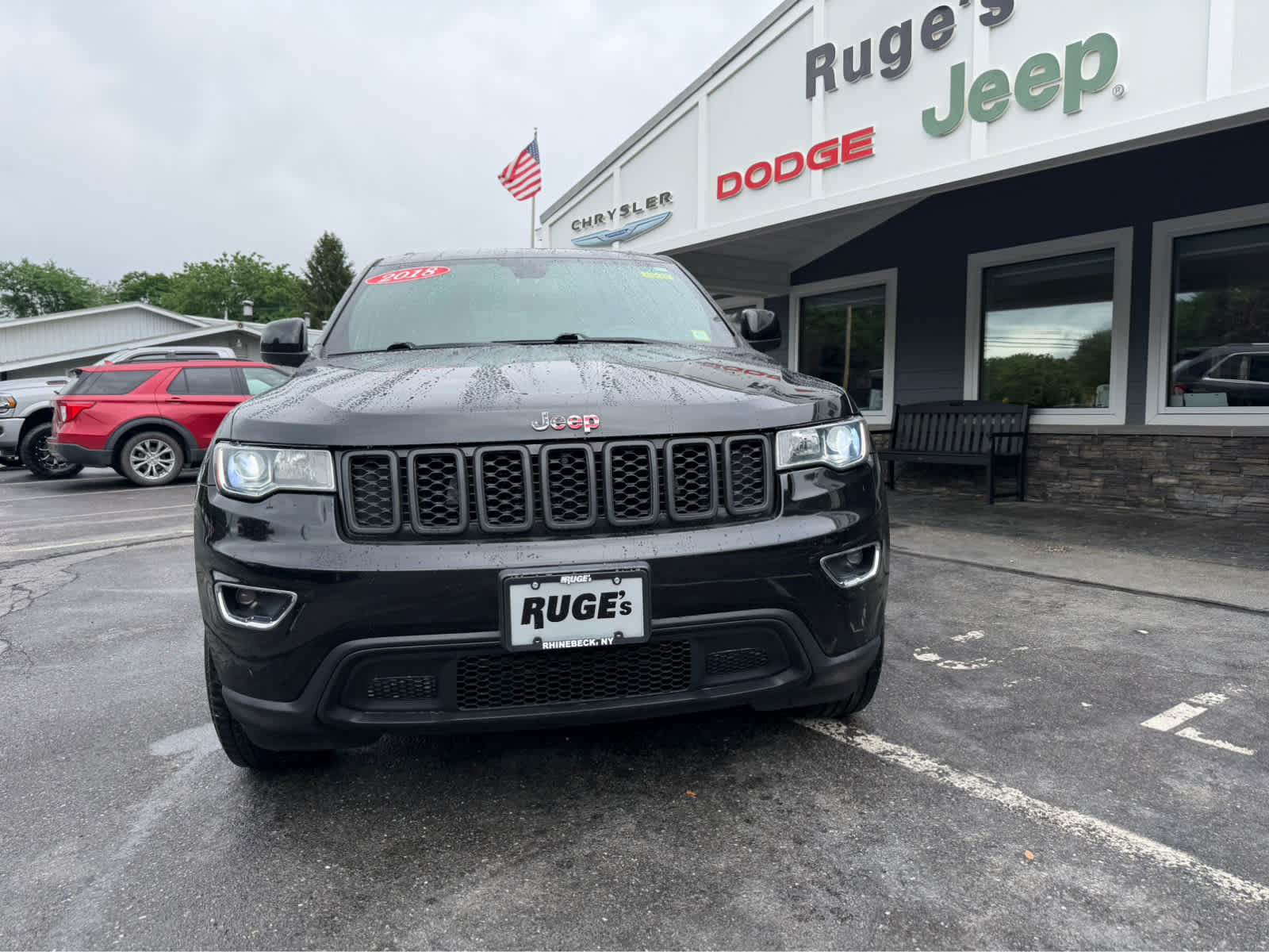 Used 2018 Jeep Grand Cherokee Laredo AWD/4WD image 2