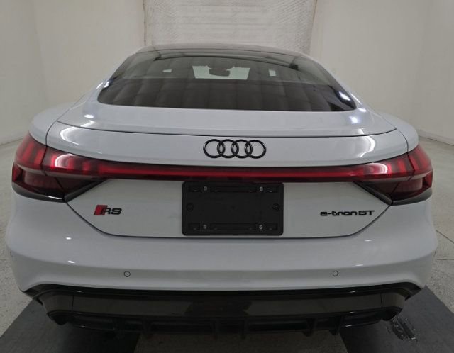 Used 2022 Audi RS e-tron GT w/ Carbon Performance Package AWD/4WD image 4
