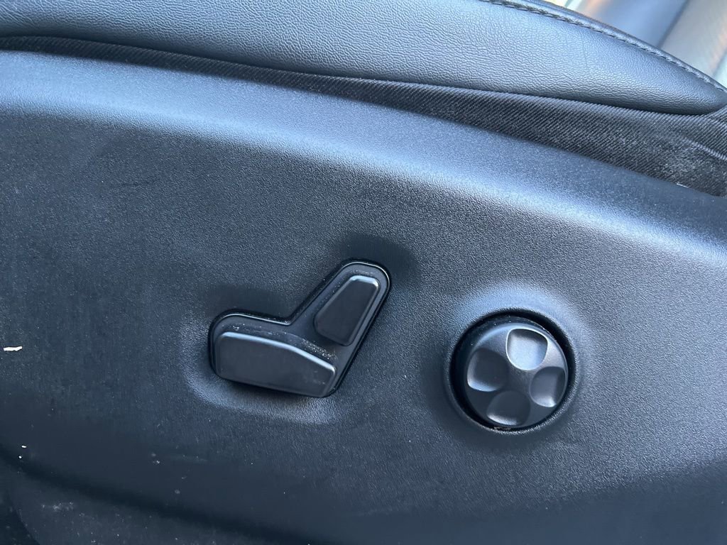 Used 2024 Chrysler Pacifica Touring-L image 10