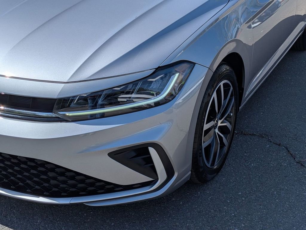 Used 2025 Volkswagen Jetta SE image 10