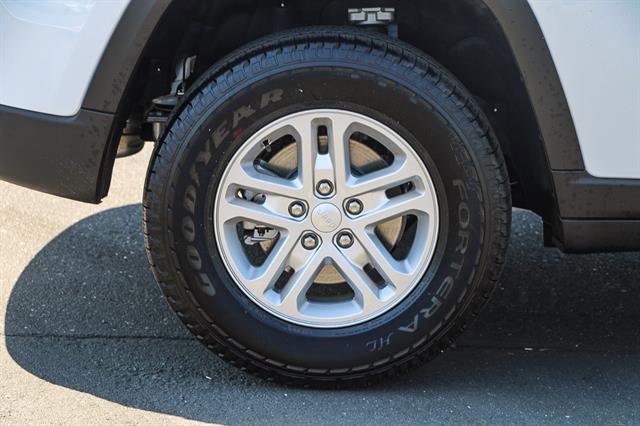 New 2025 Jeep Grand Cherokee Laredo image 10