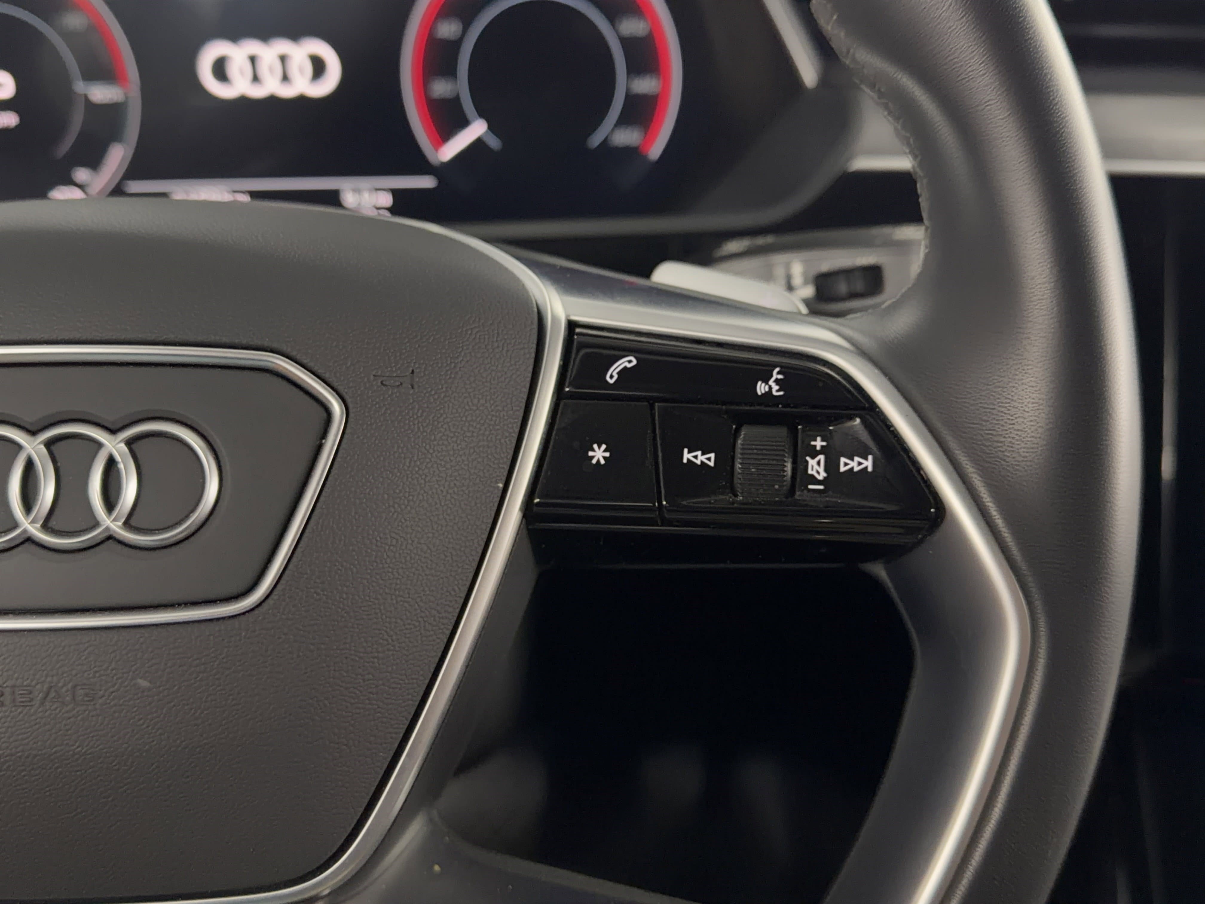 Used 2023 Audi e-tron Premium w/ Convenience Plus Package image 22