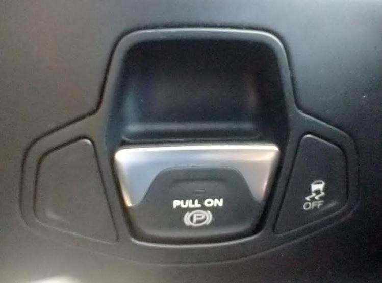 Used 2020 Jeep Renegade Latitude w/ Cold Weather Group image 19