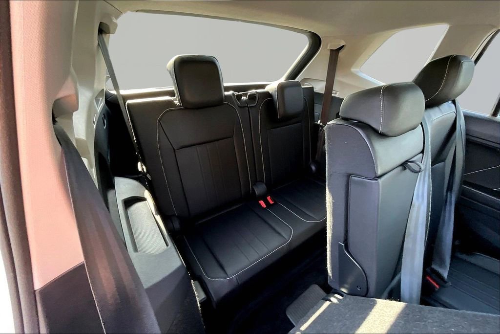 Used 2024 Volkswagen Tiguan Wolfsburg Edition image 24