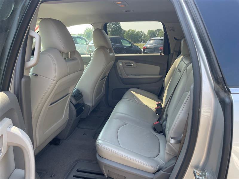 Used 2010 Chevrolet Traverse LT FWD image 11