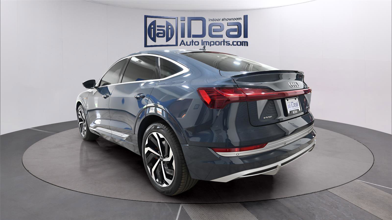 Used 2020 Audi e-tron Prestige w/ Prestige Package image 3