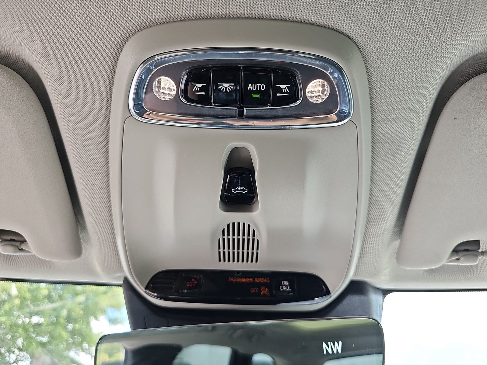 Used 2019 Volvo XC60 T6 Momentum w/ Multimedia Package AWD/4WD image 18