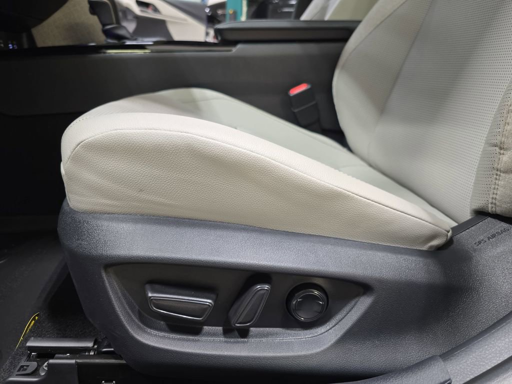 Used 2025 Toyota Camry XLE w/ Premium Plus Package image 29