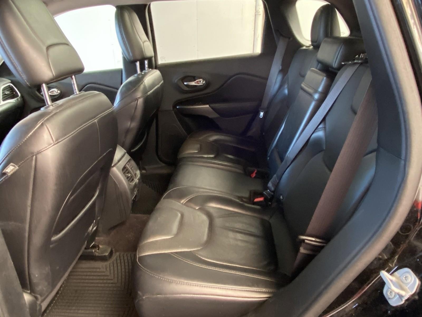 Used 2019 Jeep Cherokee Limited image 19