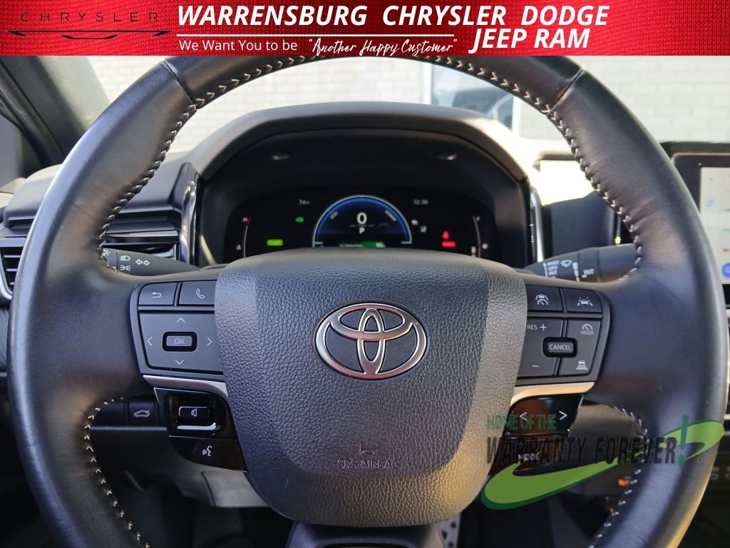 Used 2025 Toyota Camry SE image 19