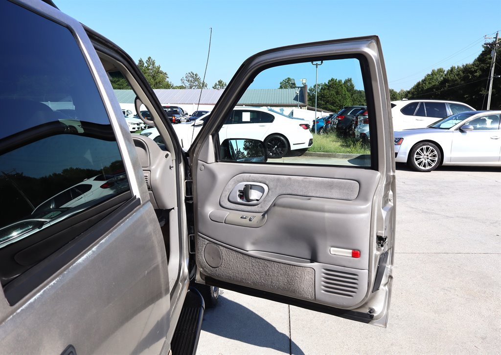 Used 1999 GMC Yukon 4WD 4-Door w/ Marketing Opt Pkg 5 image 31