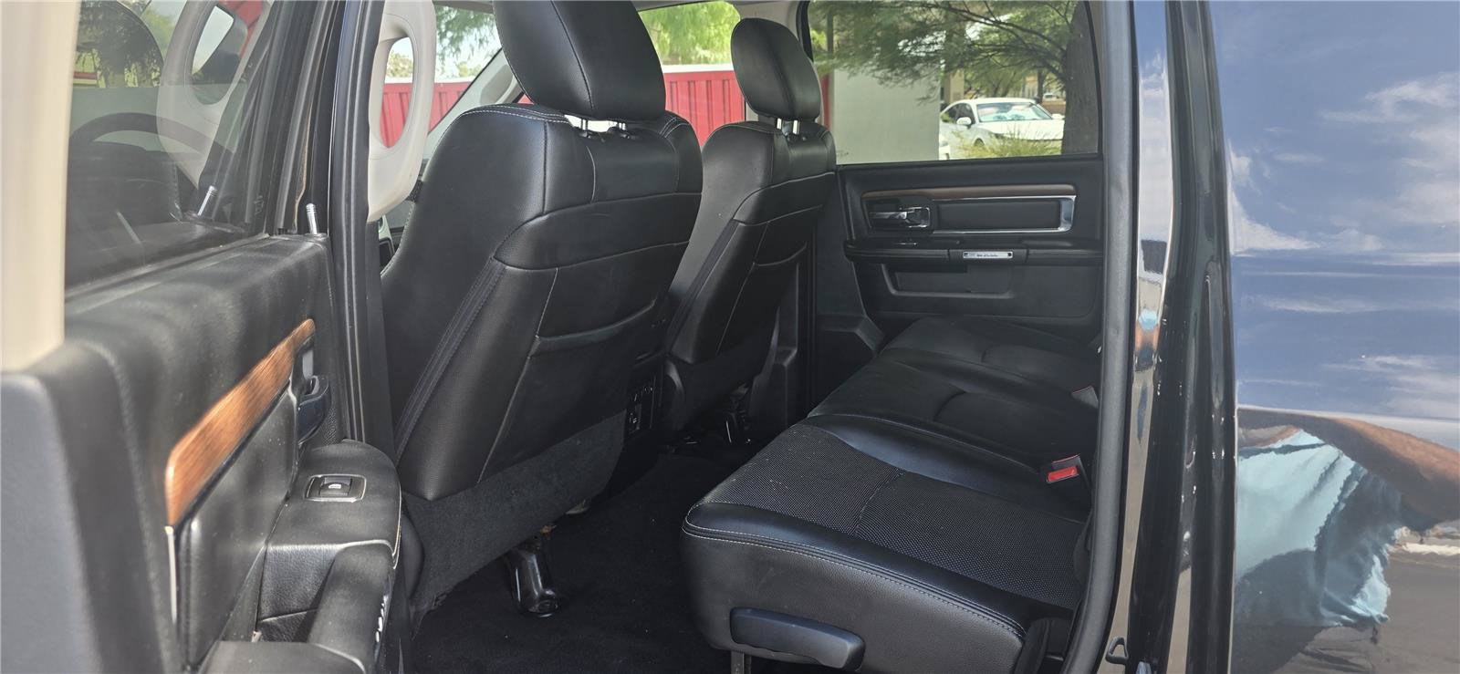 Used 2015 RAM 2500 Laramie w/ Black Appearance Group AWD/4WD image 13