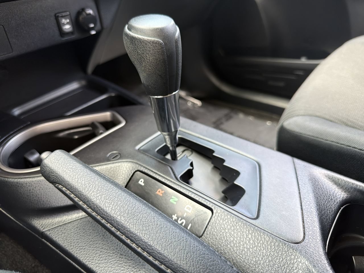 Used 2017 Toyota RAV4 LE FWD image 22