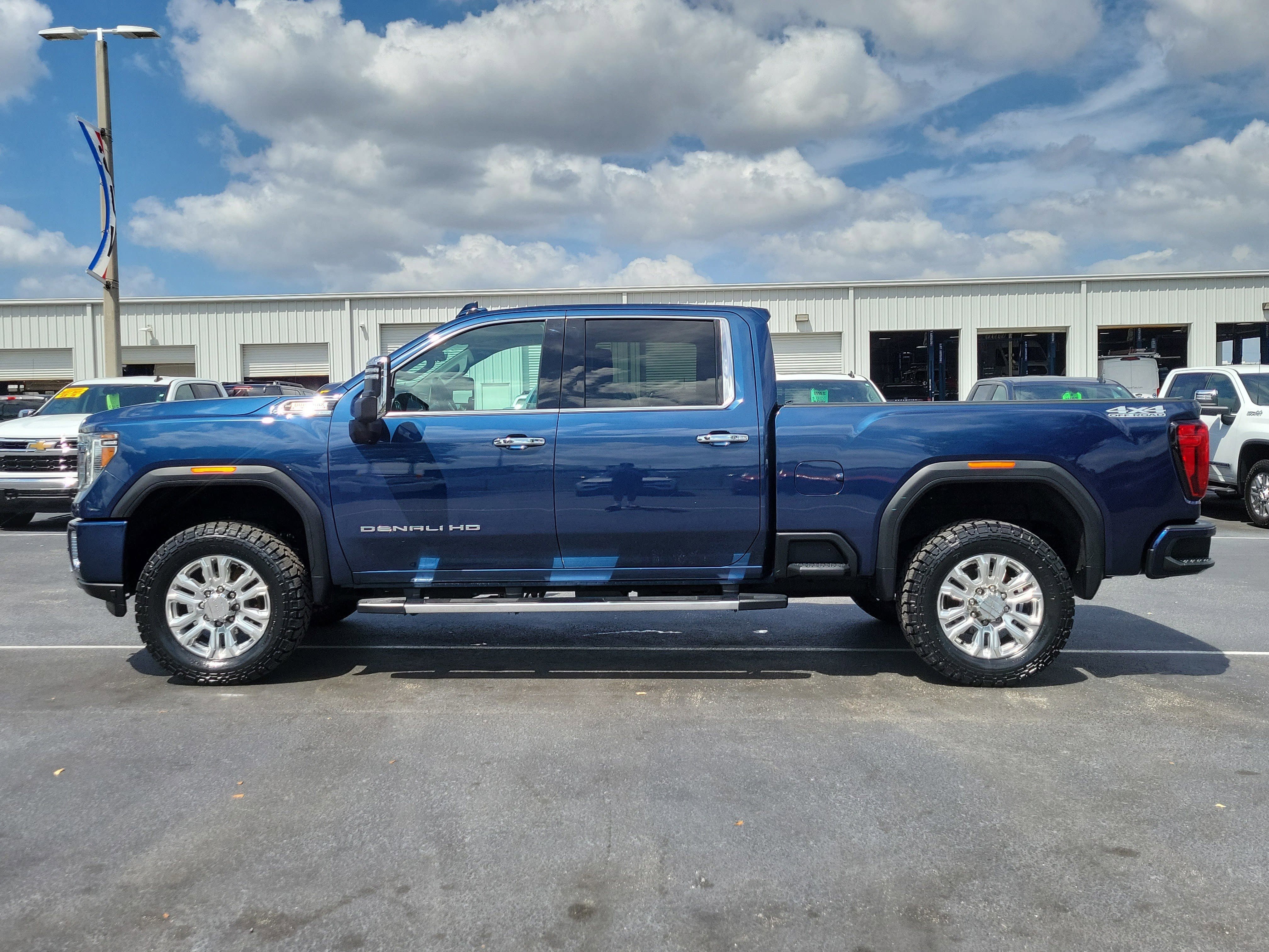 Used 2023 GMC Sierra 2500 Denali w/ Technology Package AWD/4WD image 6