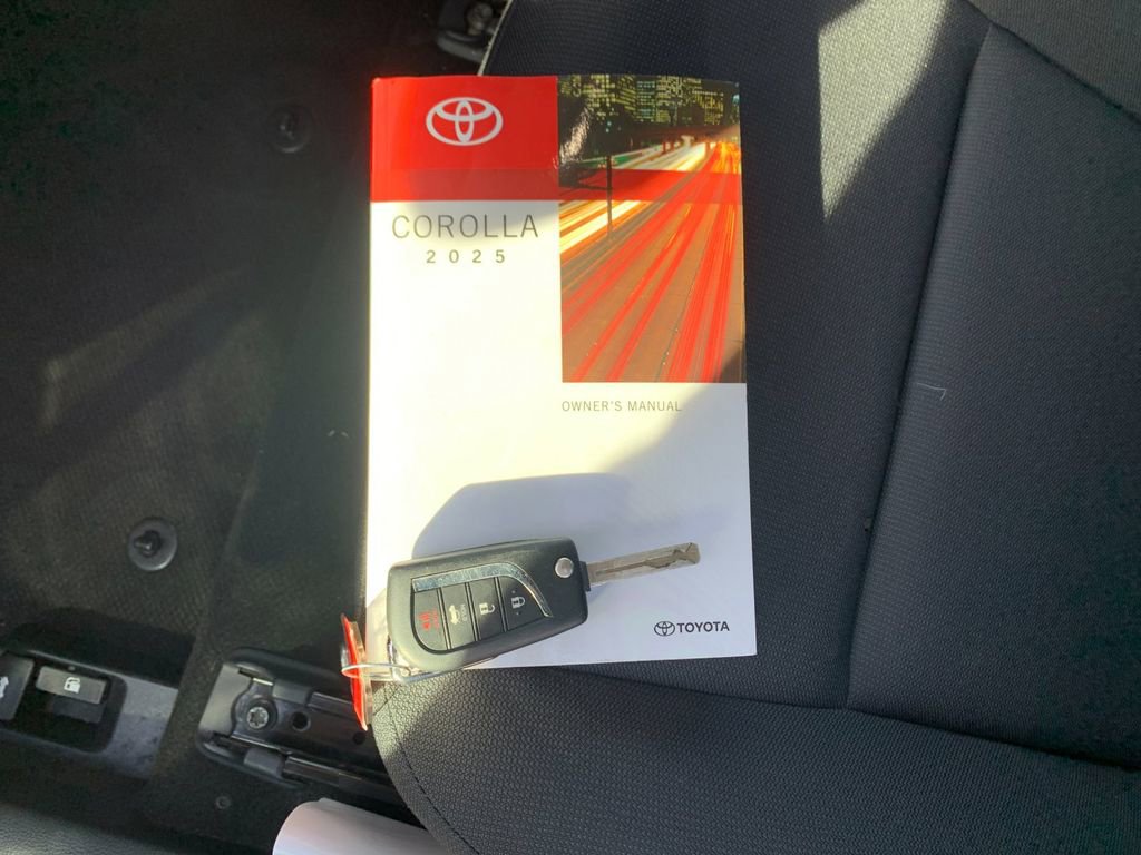 Used 2025 Toyota Corolla LE image 9