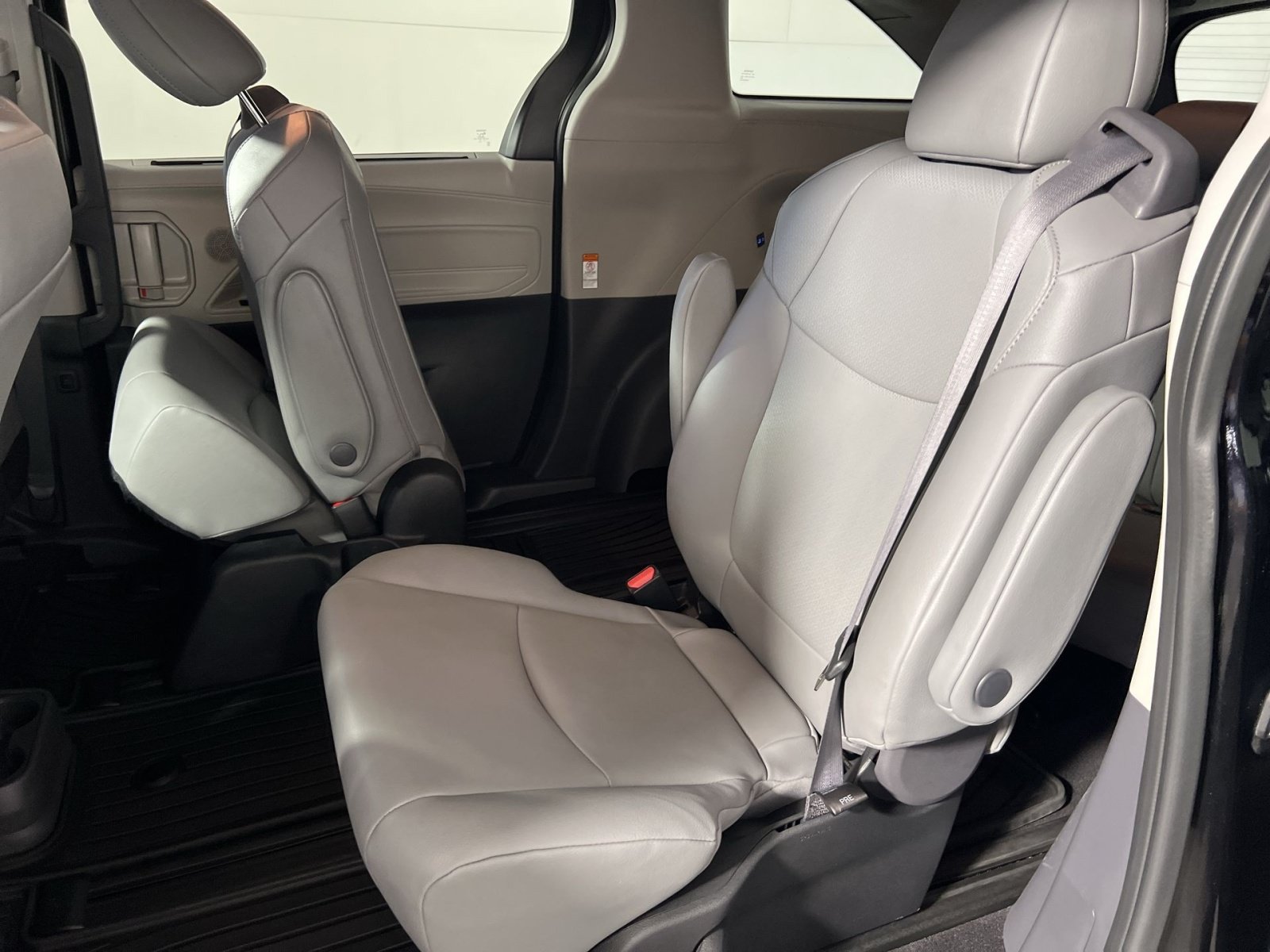 Used 2022 Toyota Sienna XLE FWD image 25