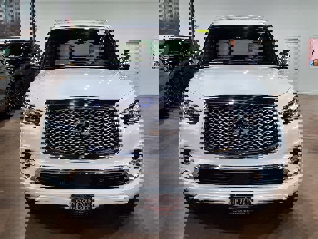 Used 2023 INFINITI QX80 Sensory w/ All-Season Package image 2