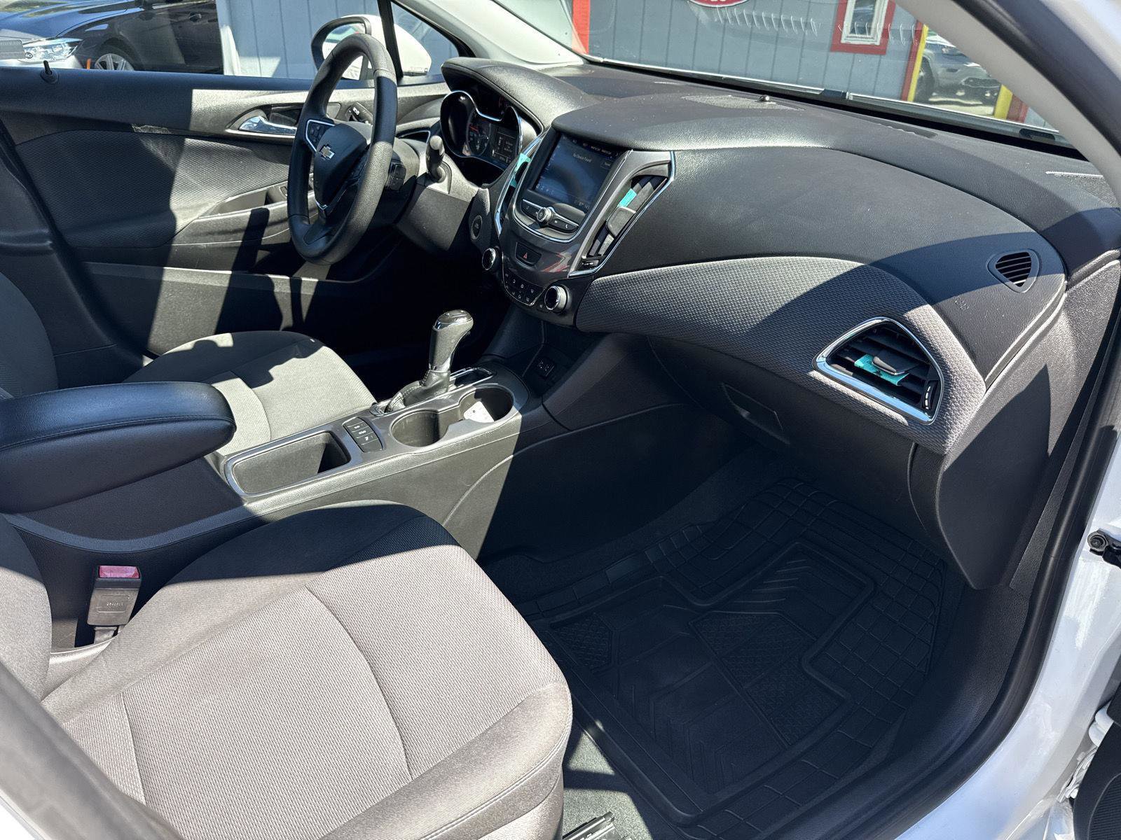 Used 2019 Chevrolet Cruze LT w/ Convenience Package image 21