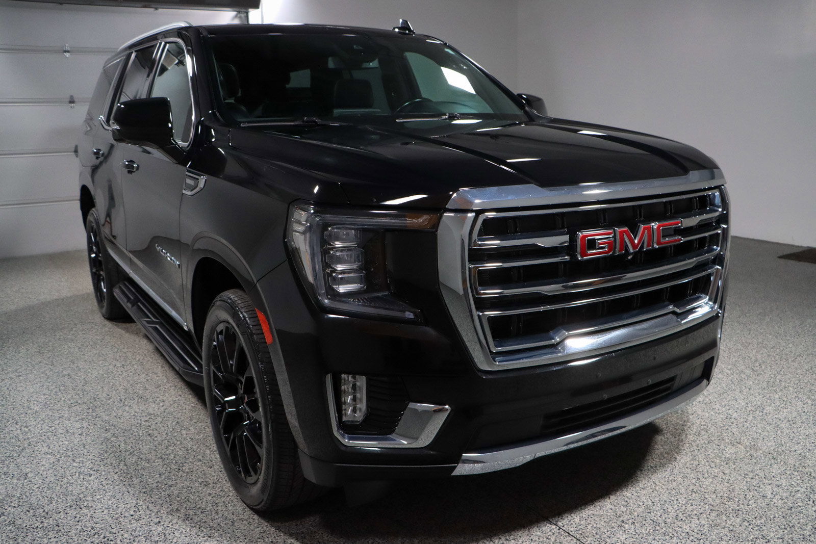 Used 2023 GMC Yukon SLT w/ SLT Luxury Package image 5