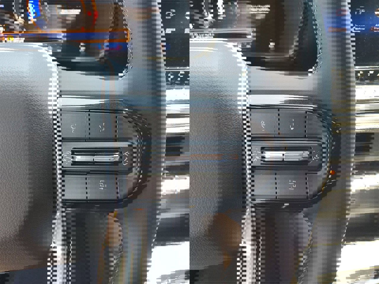 New 2025 Chevrolet Colorado LT image 19