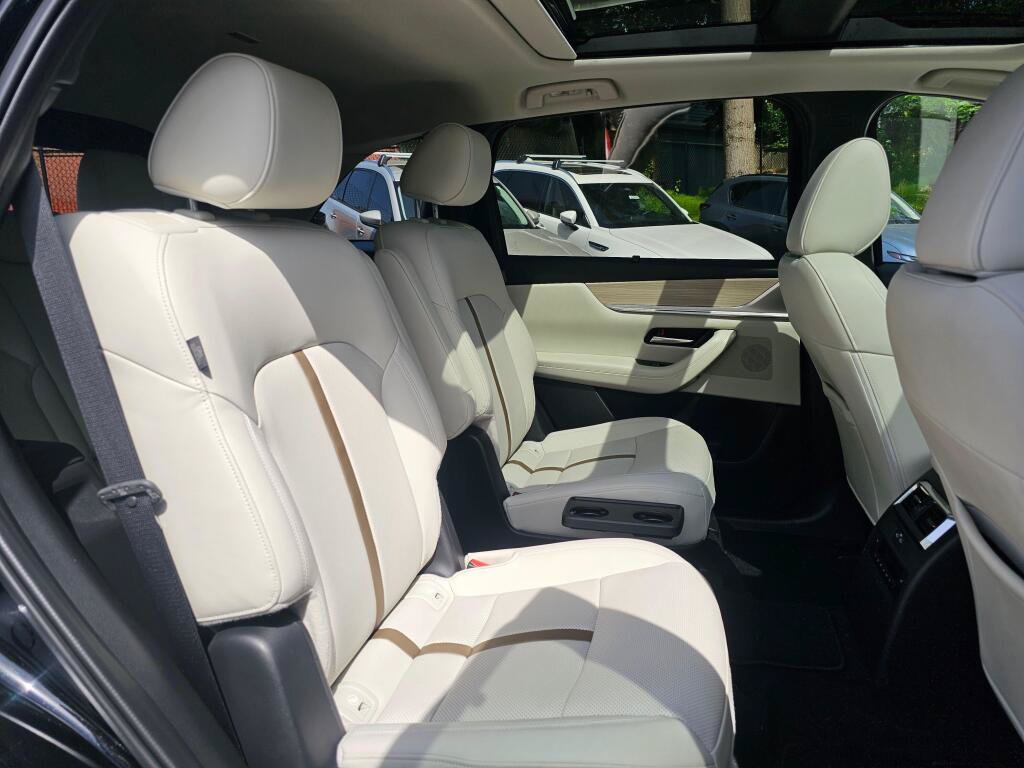 Certified 2024 MAZDA CX-90 Plug-In Hybrid w/ Premium Plus AWD/4WD image 13