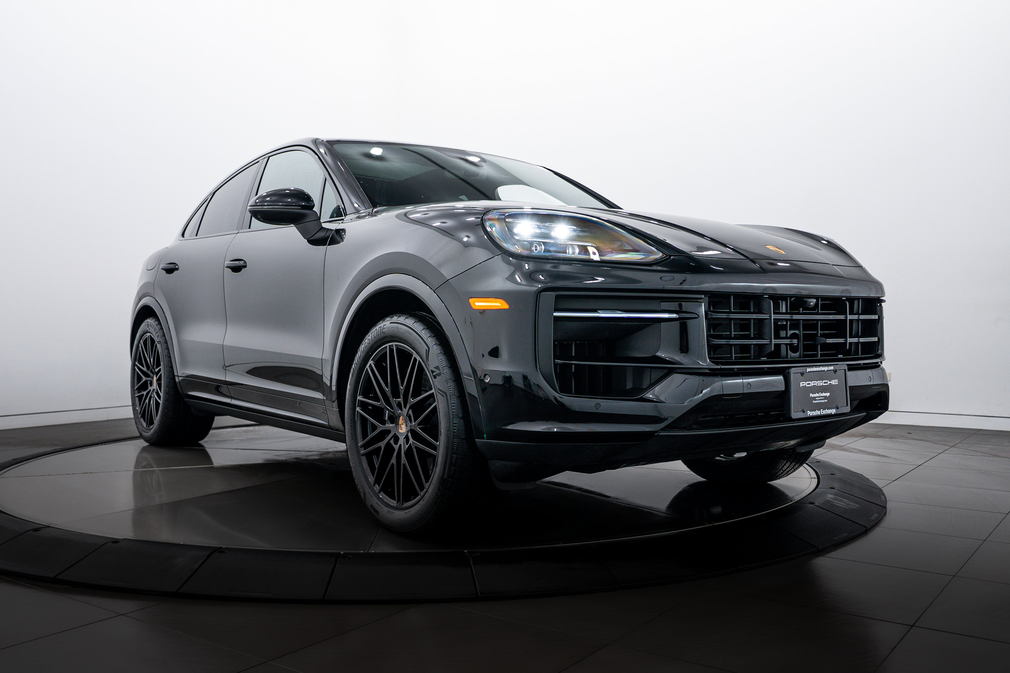 Certified 2025 Porsche Cayenne Coupe image 9