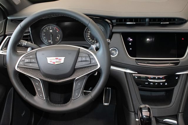 Used 2025 Cadillac XT5 Sportv w/ Technology Package AWD/4WD image 16