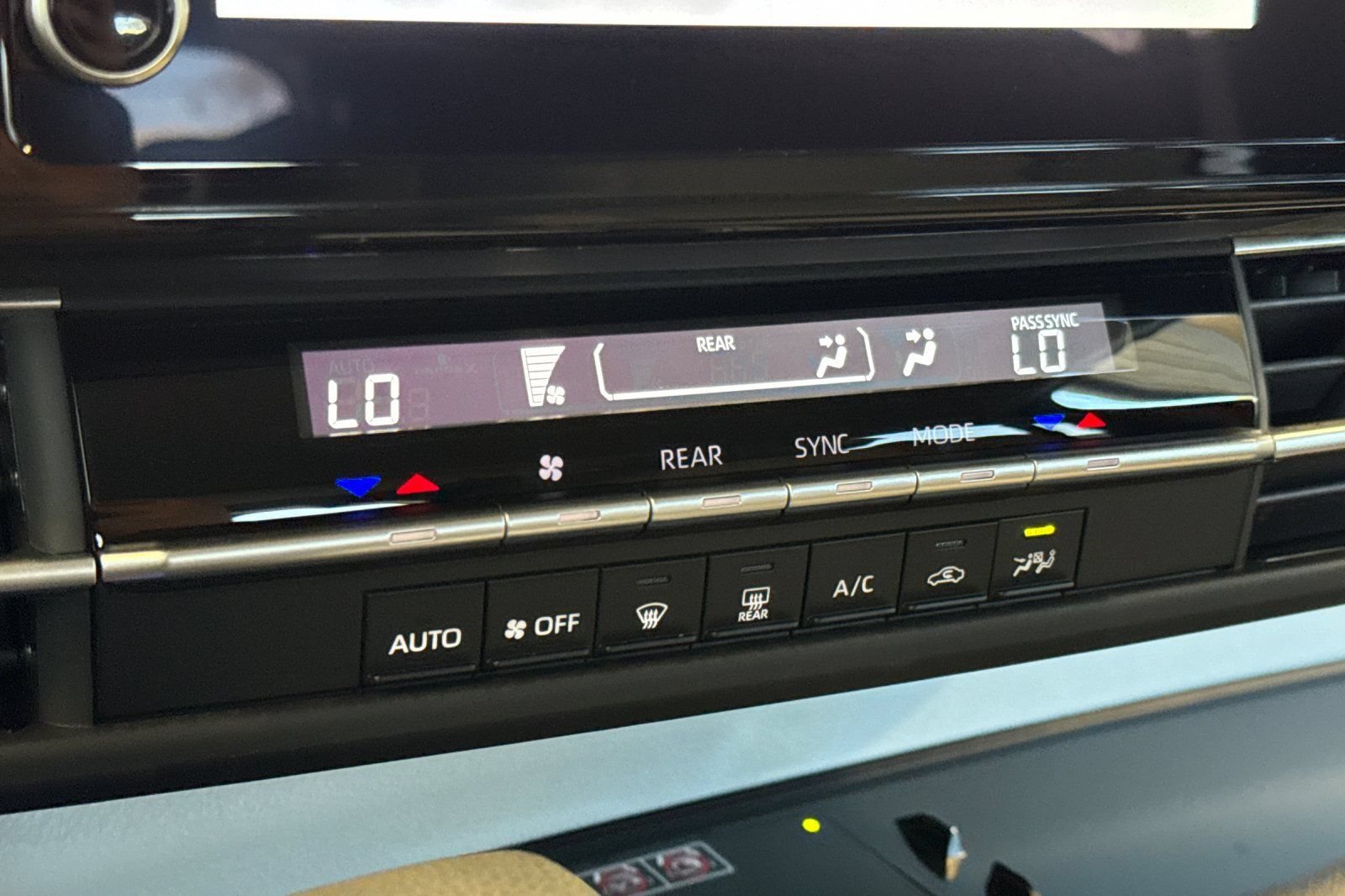 Certified 2026 Toyota Sienna LE FWD image 19