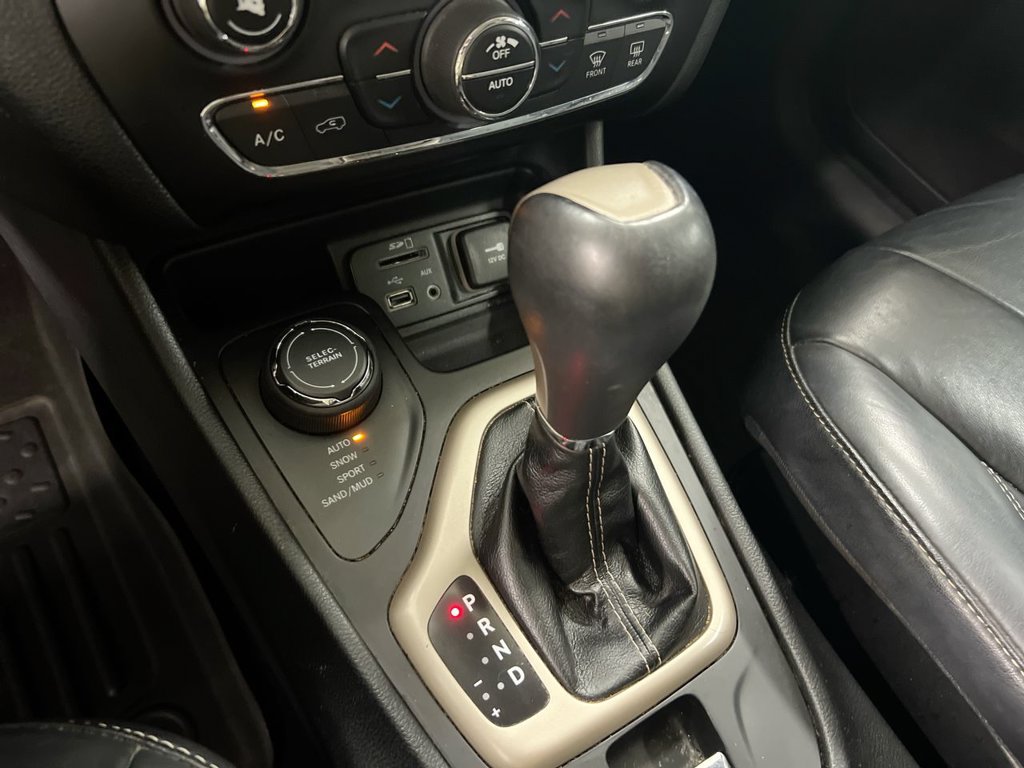 Used 2015 Jeep Cherokee Limited w/ Trailer Tow Group AWD/4WD image 18