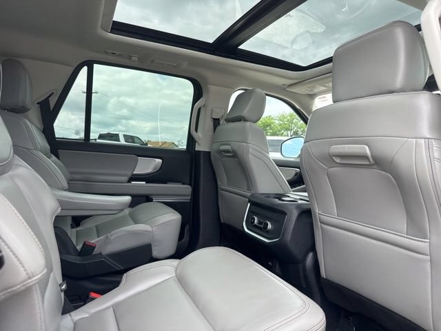 Used 2025 Ford Expedition Active AWD/4WD image 13