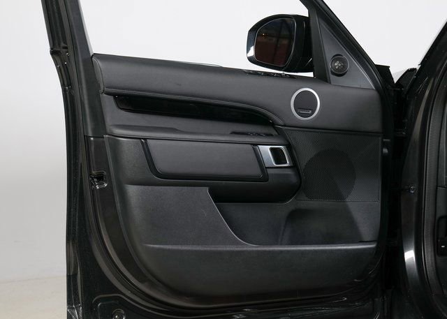 Used 2025 Land Rover Discovery S image 26