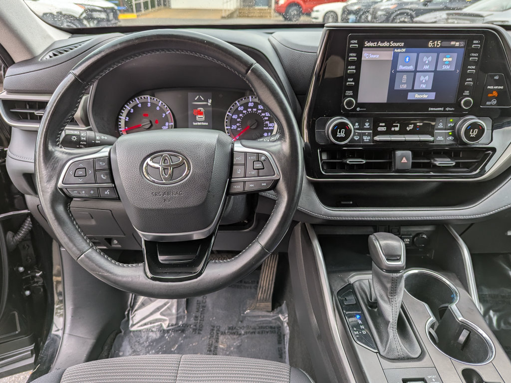 Used 2021 Toyota Highlander LE AWD/4WD image 19