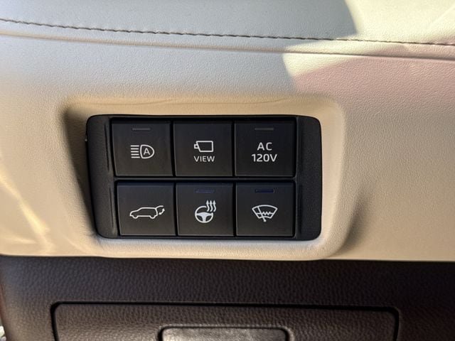 Used 2021 Toyota Highlander Limited FWD image 25