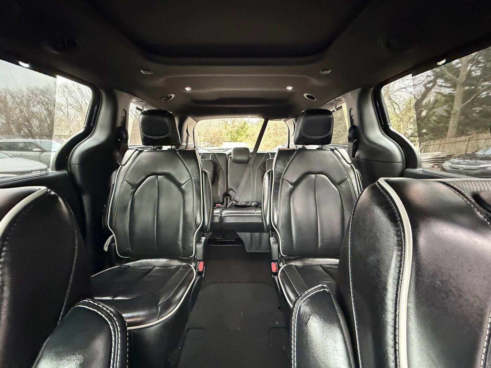 Used 2025 Chrysler Pacifica Limited image 42