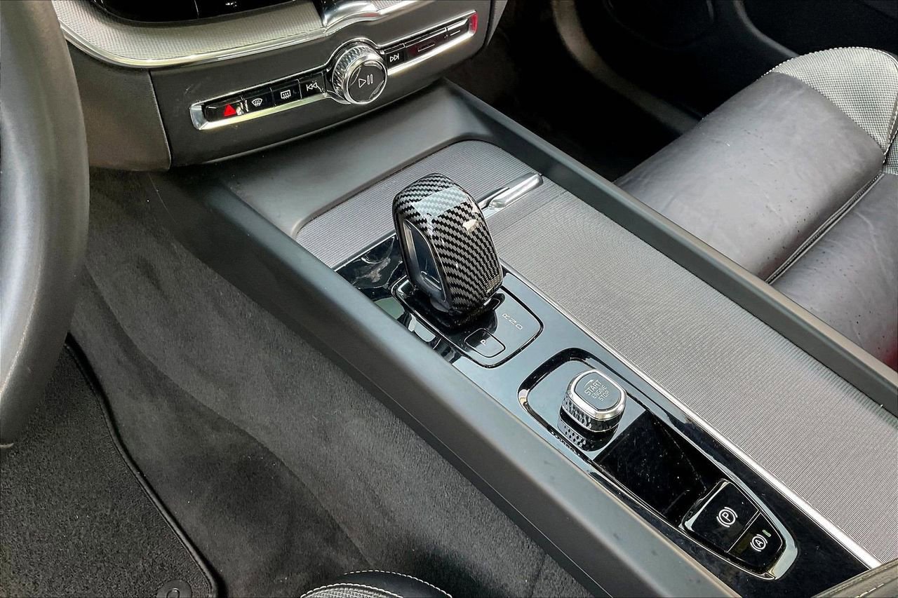 Used 2022 Volvo XC60 B5 R-Design w/ Advanced Package image 32