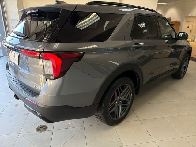 Used 2025 Ford Explorer ST-Line w/ ST-Line Street Pack image 7