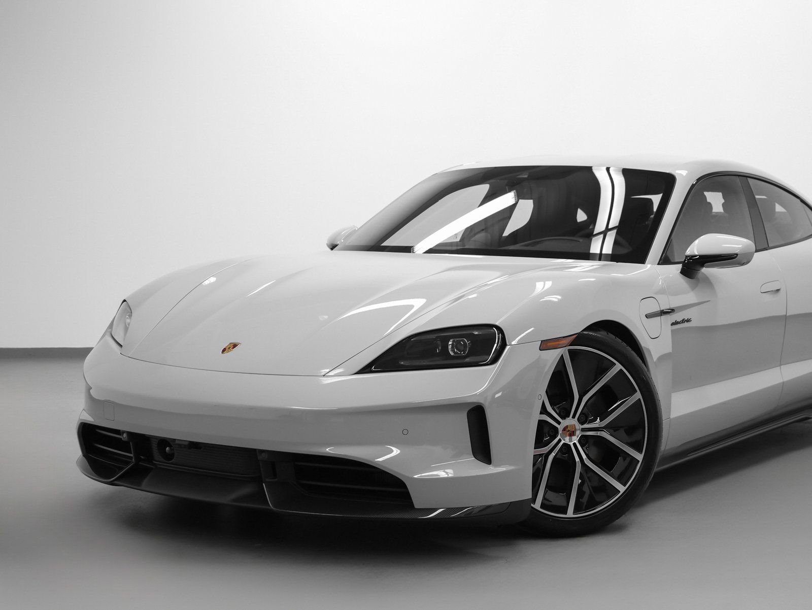 New 2026 Porsche Taycan GTS image 7
