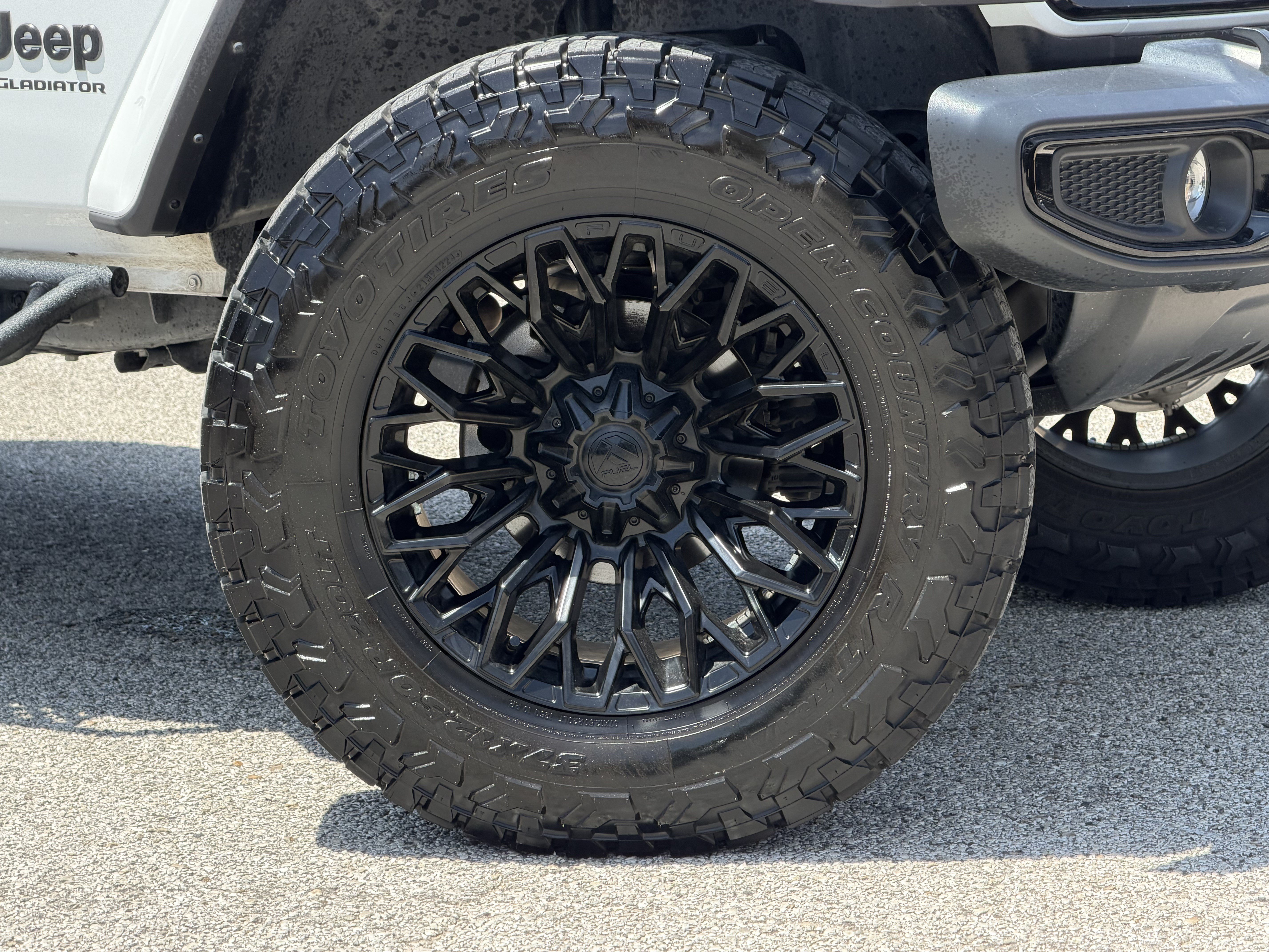 Used 2024 Jeep Gladiator Sport AWD/4WD image 3