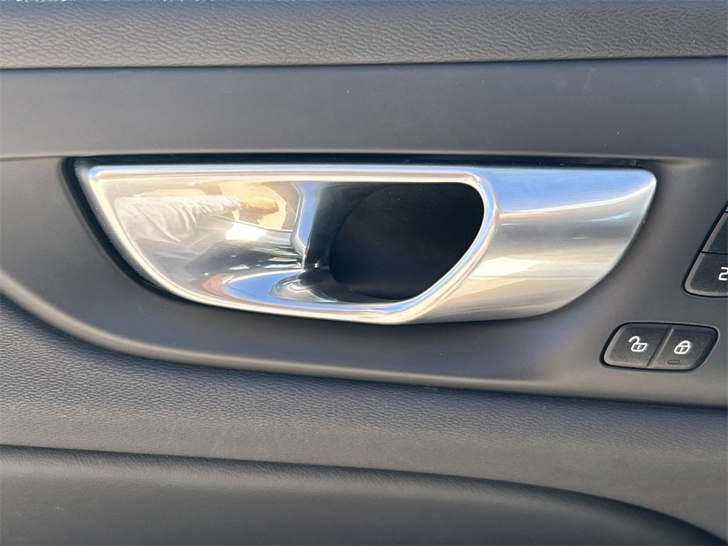 Used 2024 Volvo S60 B5 Core image 25