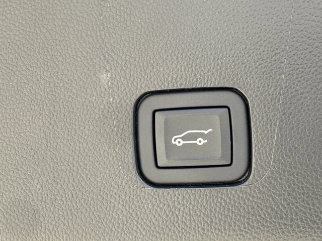 Used 2023 Chevrolet Traverse Premier w/ Redline Edition FWD image 37