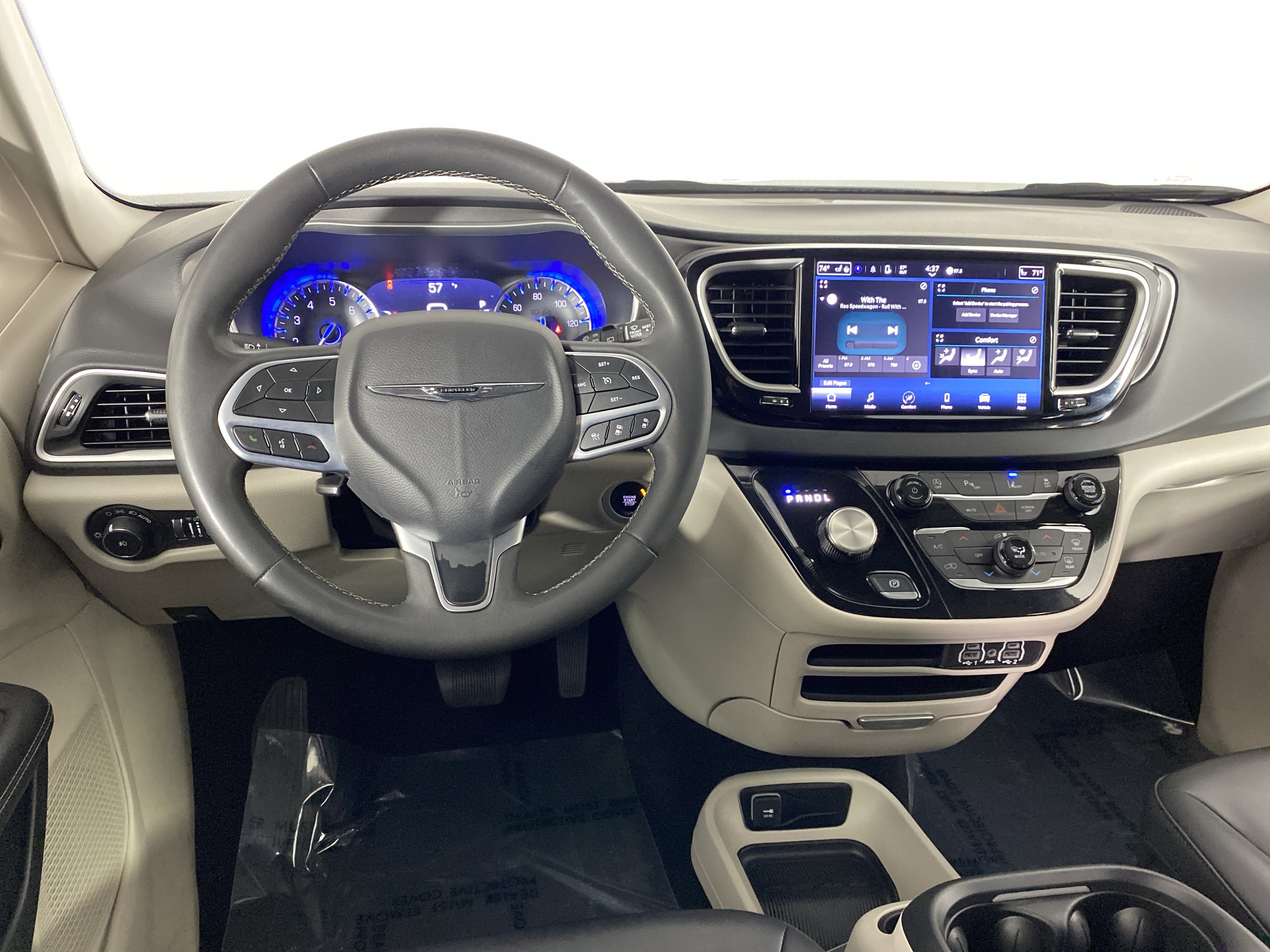 Used 2023 Chrysler Pacifica Touring-L image 19